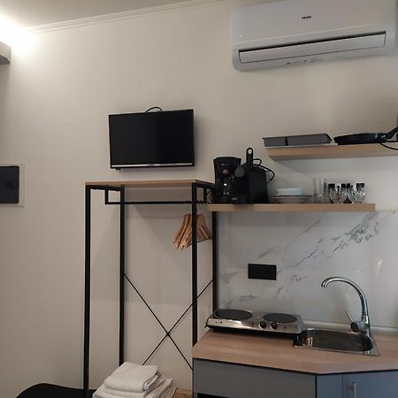 Studios Periklis Limenas  Luaran gambar