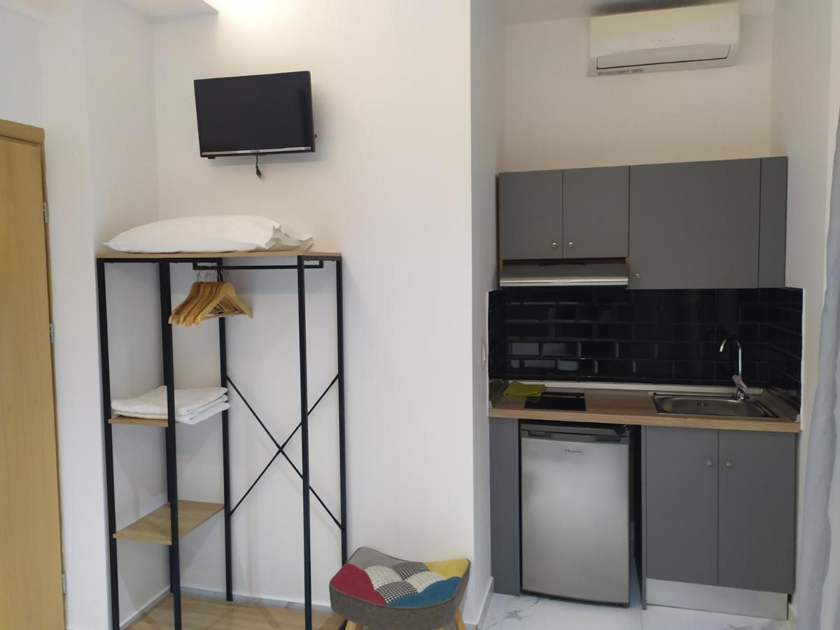 Studios Periklis Limenas  Luaran gambar