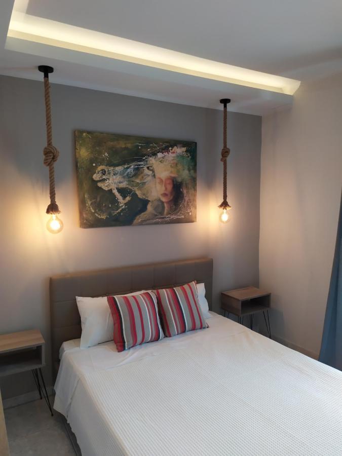 Studios Periklis Limenas  Luaran gambar