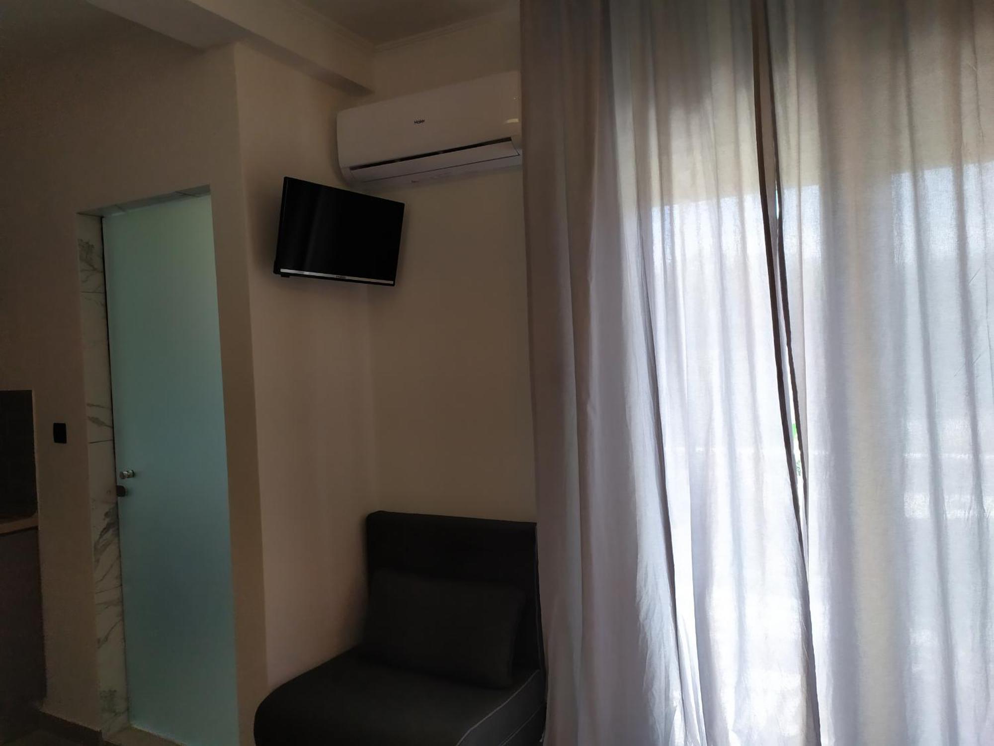 Studios Periklis Limenas  Luaran gambar