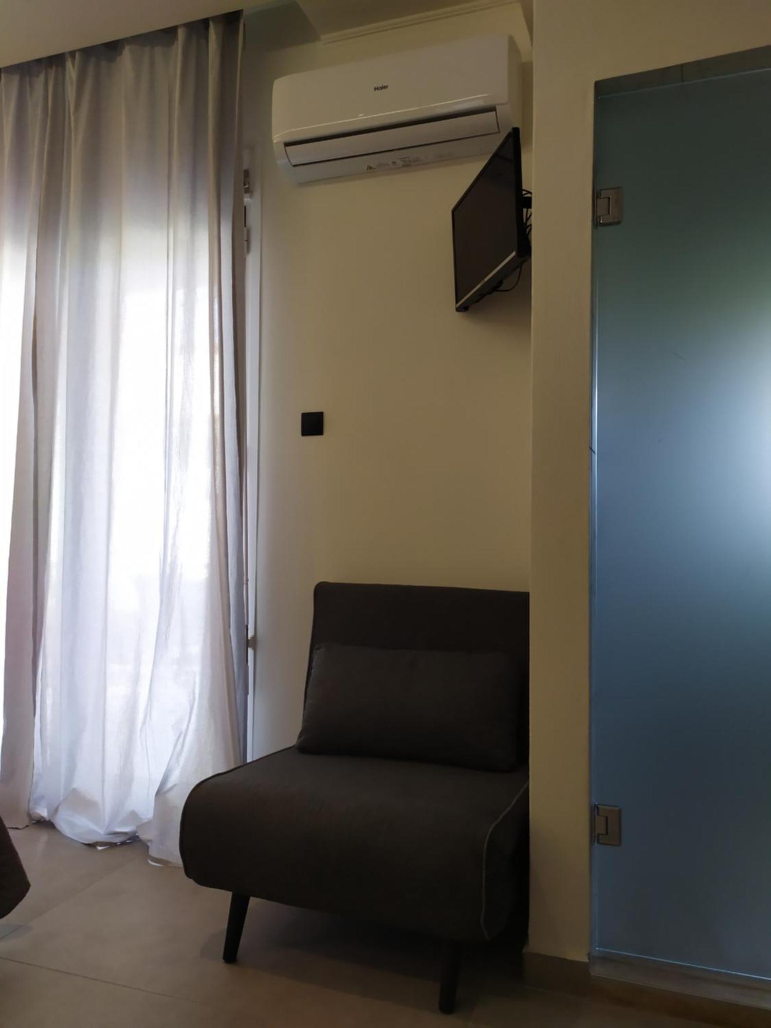 Studios Periklis Limenas  Luaran gambar