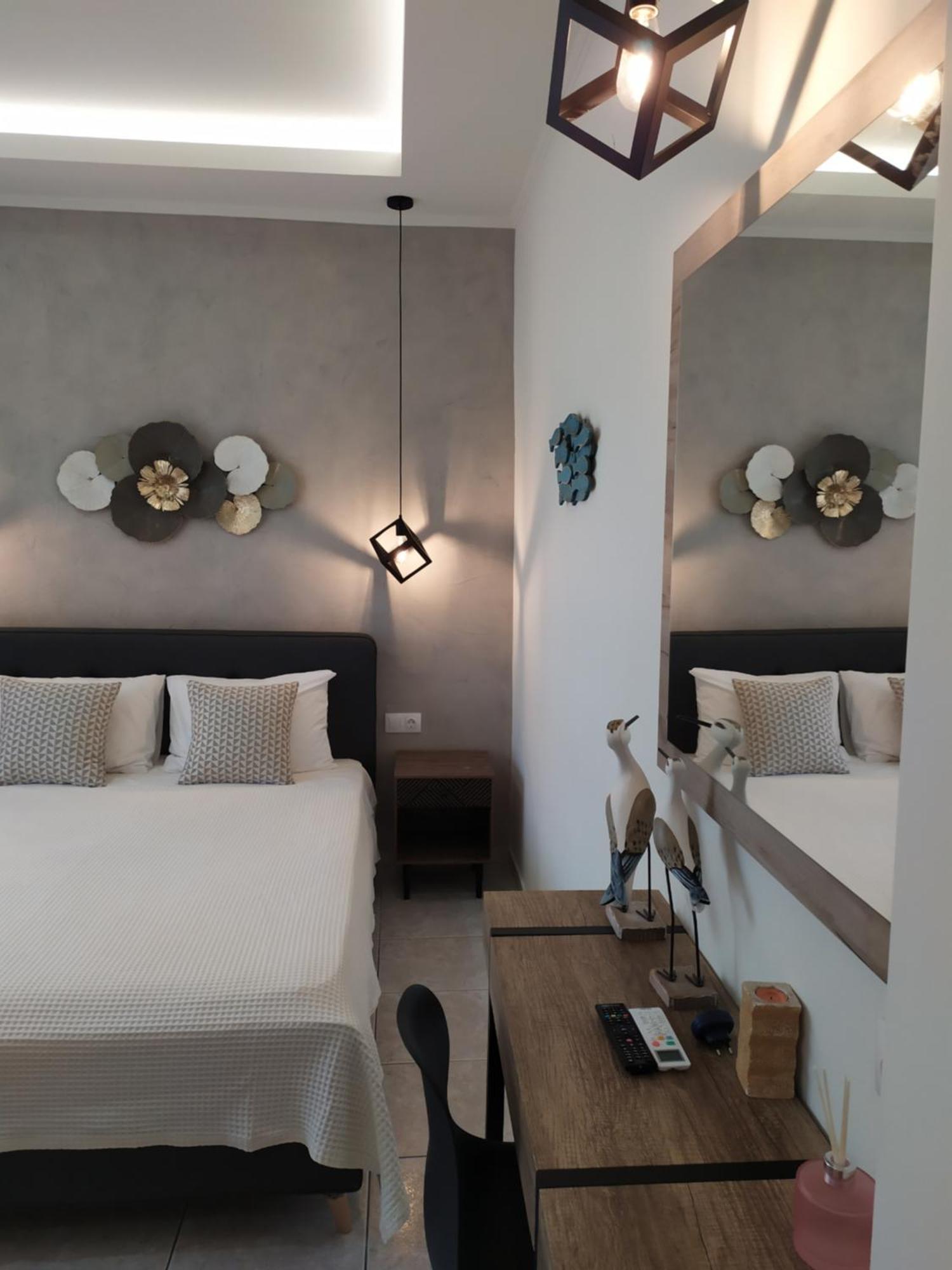 Studios Periklis Limenas  Luaran gambar